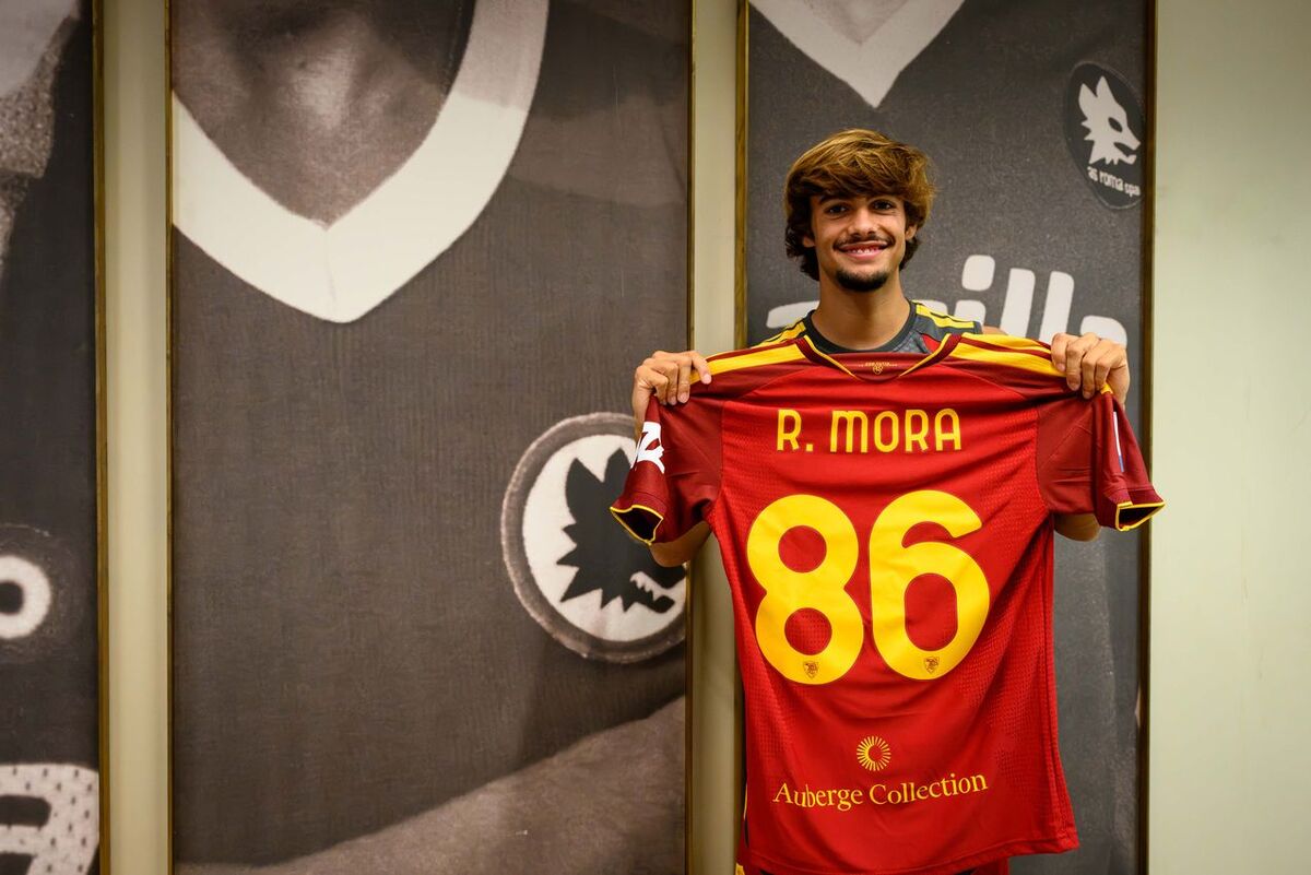 Official: Rodrigo Mora joins Roma on a permanent transfer from FC Porto (via www.asroma.com)