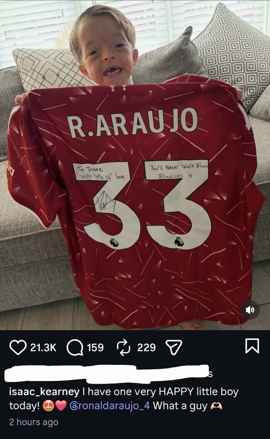 Ronald Araujo gifted a signed shirt to Isaac Kearney