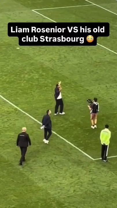 Liam Rosenior celebrating Paris FC's win vs Strasbourg today, which leads to a scuffle on the pitch.