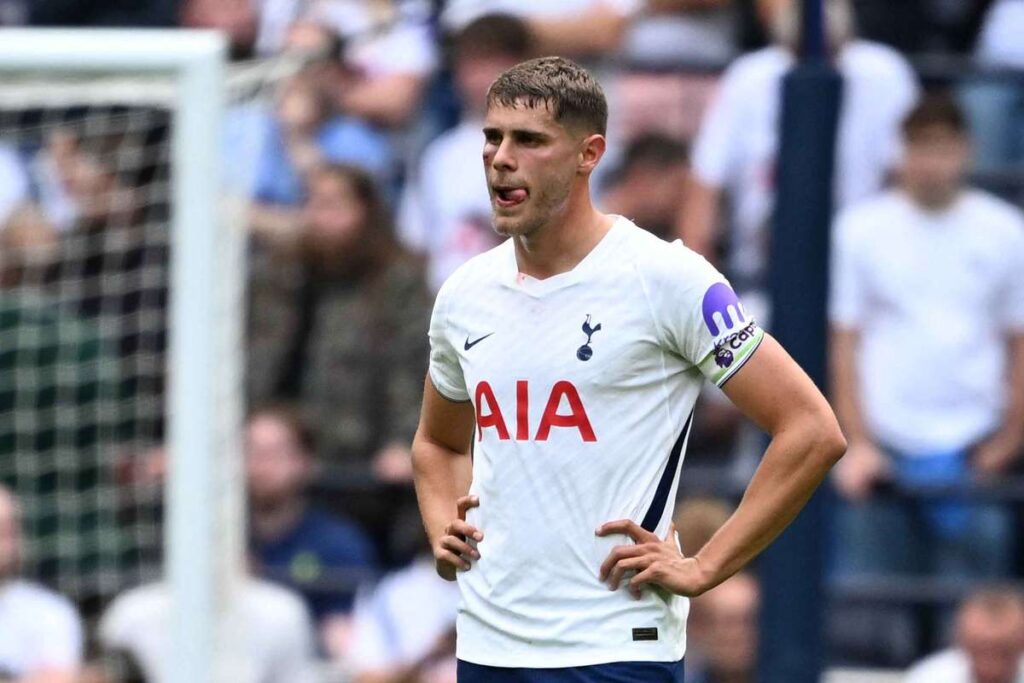 'Not acceptable': Van de Ven slams Spurs teammates after Aston Villa defeat